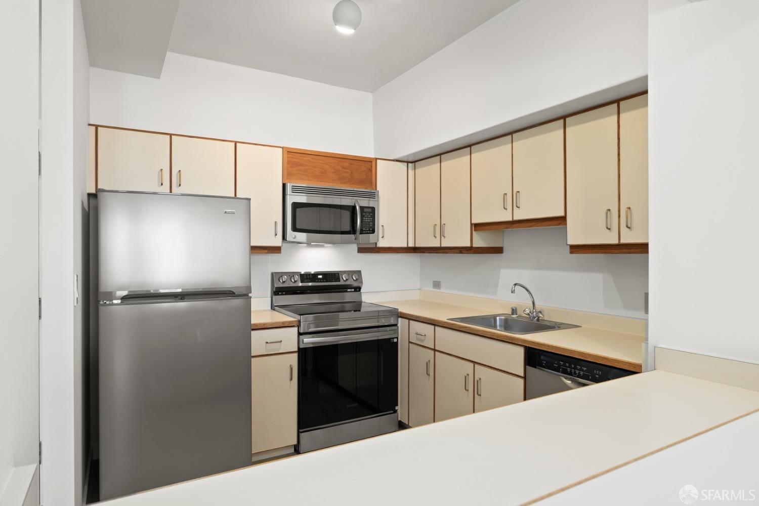 Detail Gallery Image 5 of 36 For 6363 Christie Ave #1823,  Emeryville,  CA 94608 - 1 Beds | 1 Baths