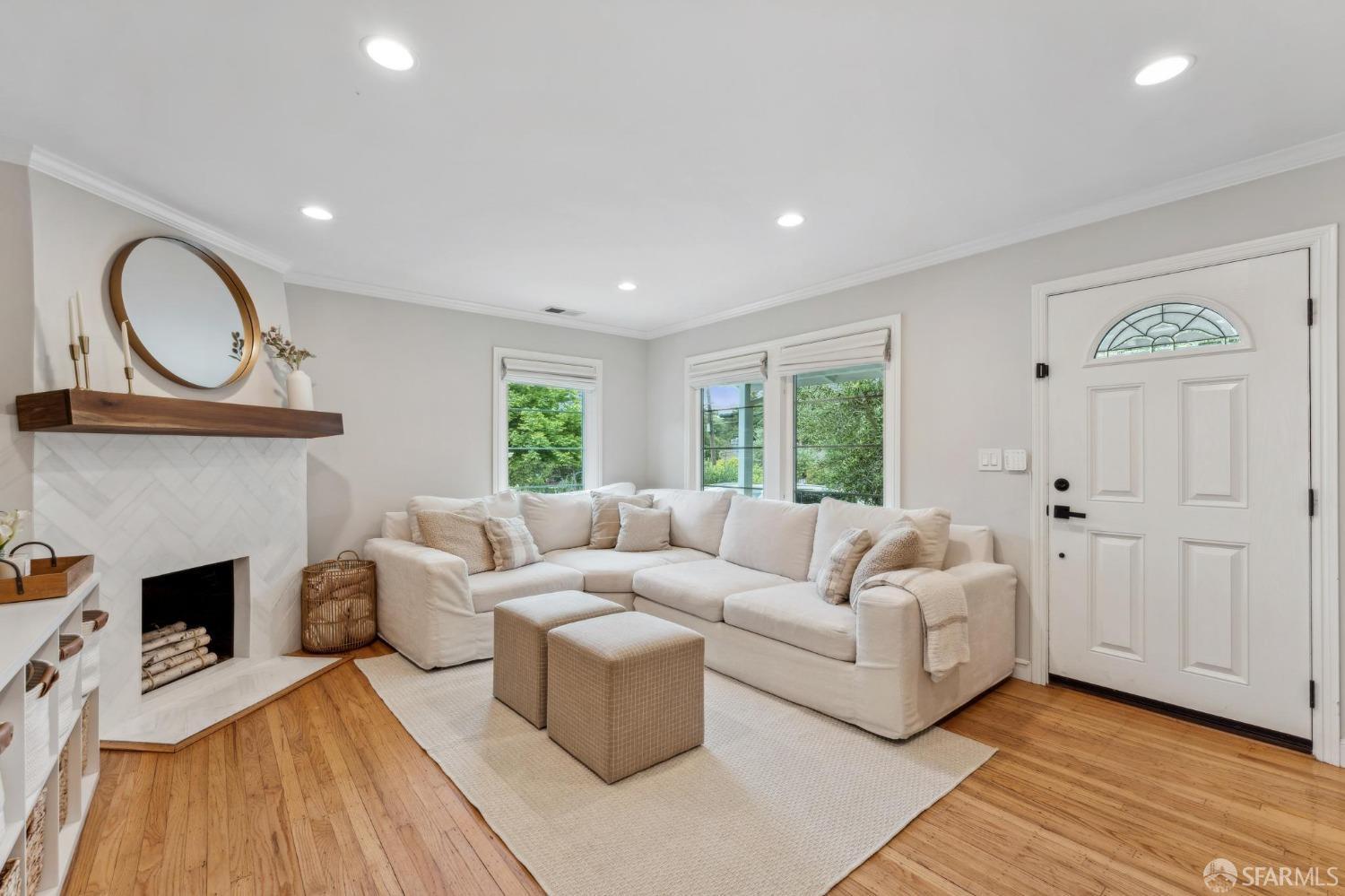 Detail Gallery Image 4 of 30 For 2705 Ponce Ave, Belmont,  CA 94002 - 2 Beds | 2 Baths