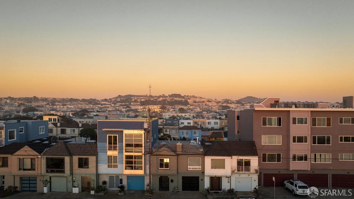 Detail Gallery Image 1 of 1 For 2076 Great Highway, San Francisco,  CA 94116 - 2 Beds | 1/1 Baths