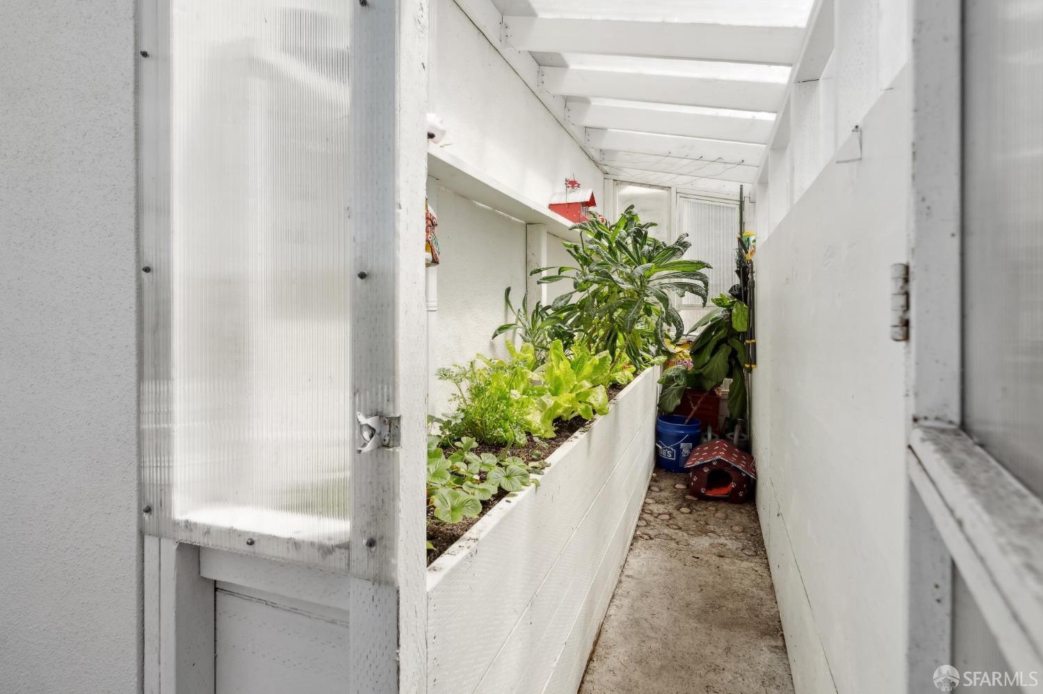 Detail Gallery Image 22 of 54 For 120 Brunswick St, San Francisco,  CA 94112 - 3 Beds | 3 Baths