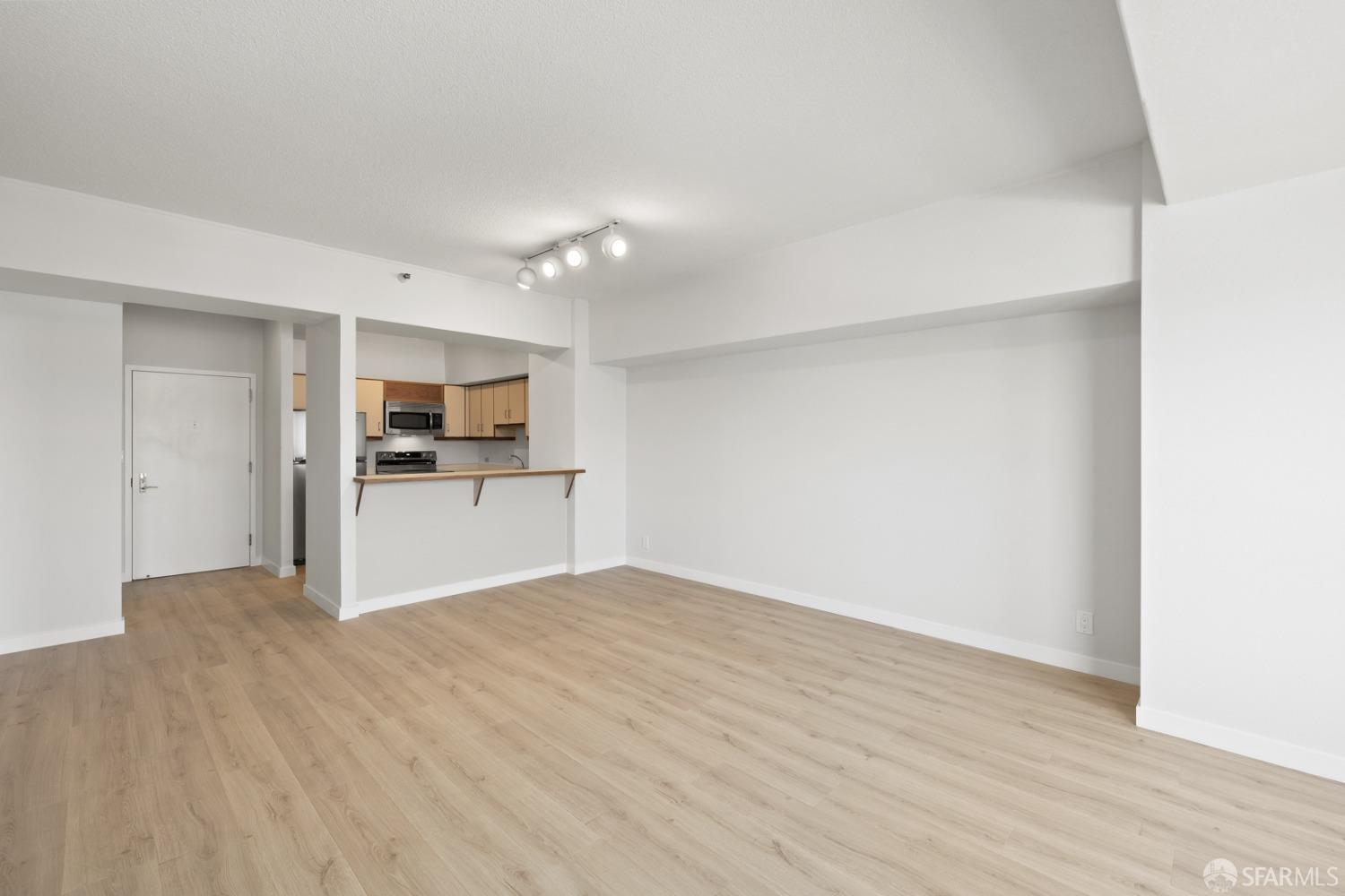 Detail Gallery Image 10 of 36 For 6363 Christie Ave #1823,  Emeryville,  CA 94608 - 1 Beds | 1 Baths
