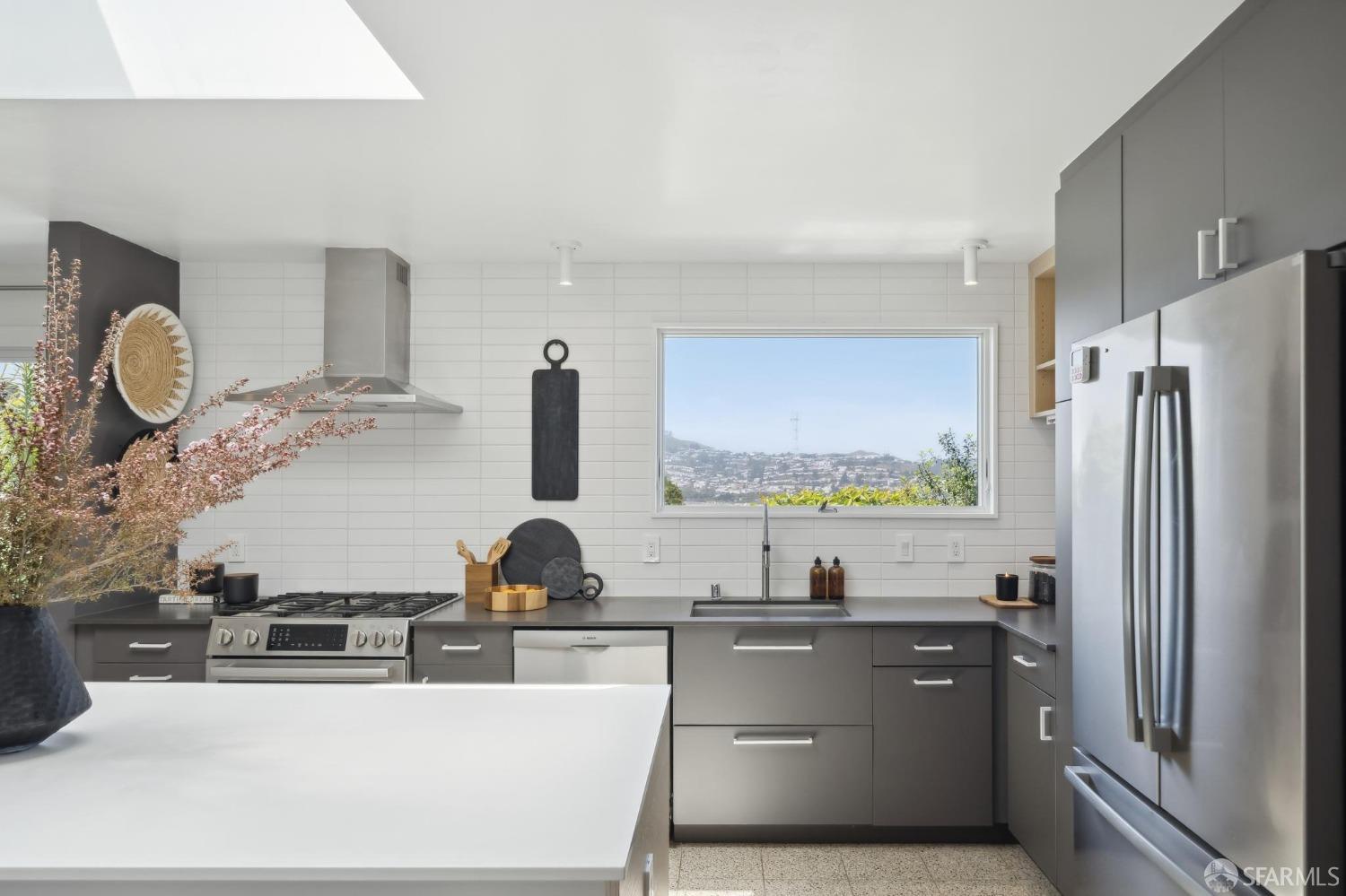 Detail Gallery Image 18 of 54 For 120 Brunswick St, San Francisco,  CA 94112 - 3 Beds | 3 Baths