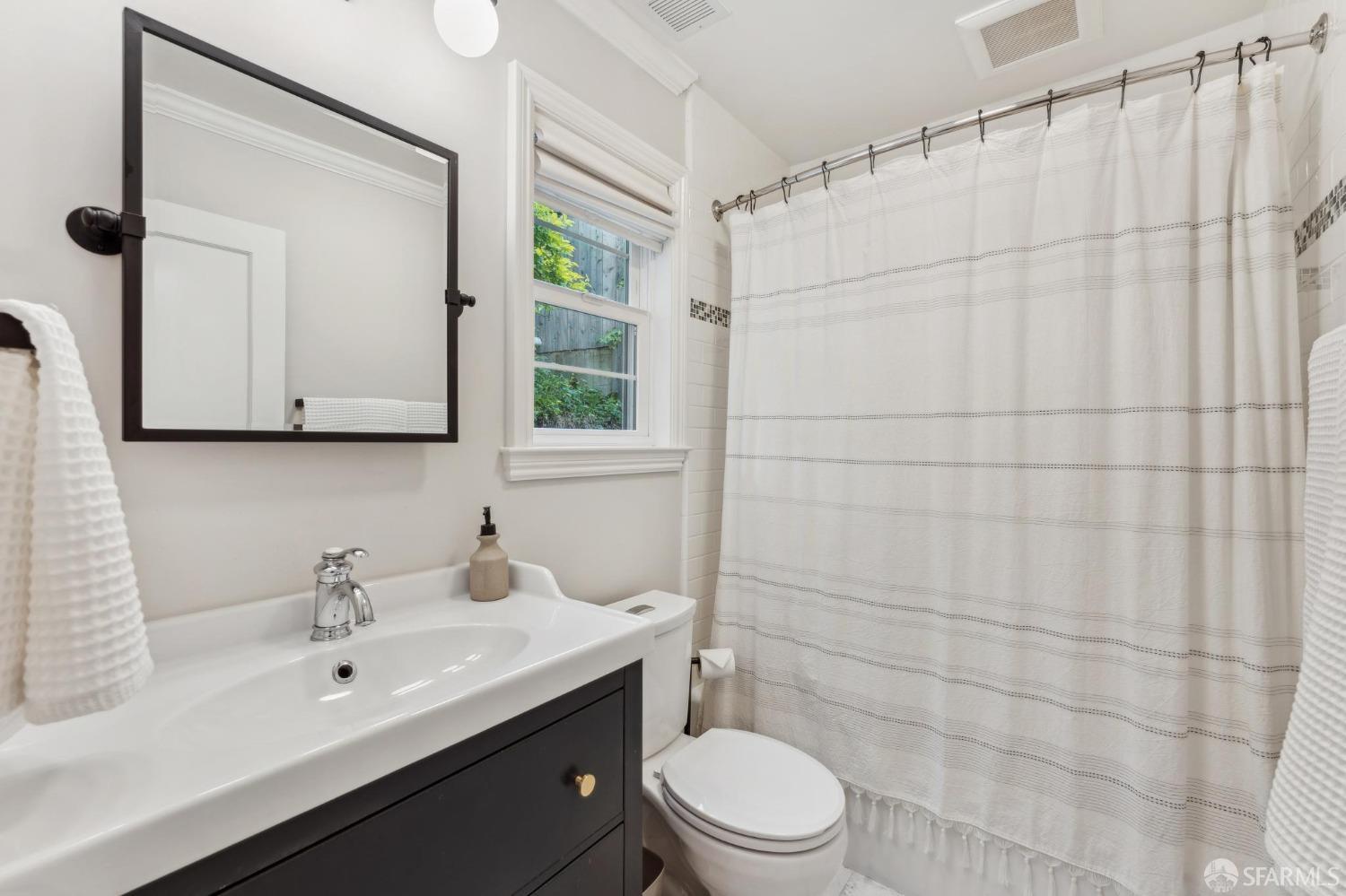 Detail Gallery Image 14 of 30 For 2705 Ponce Ave, Belmont,  CA 94002 - 2 Beds | 2 Baths