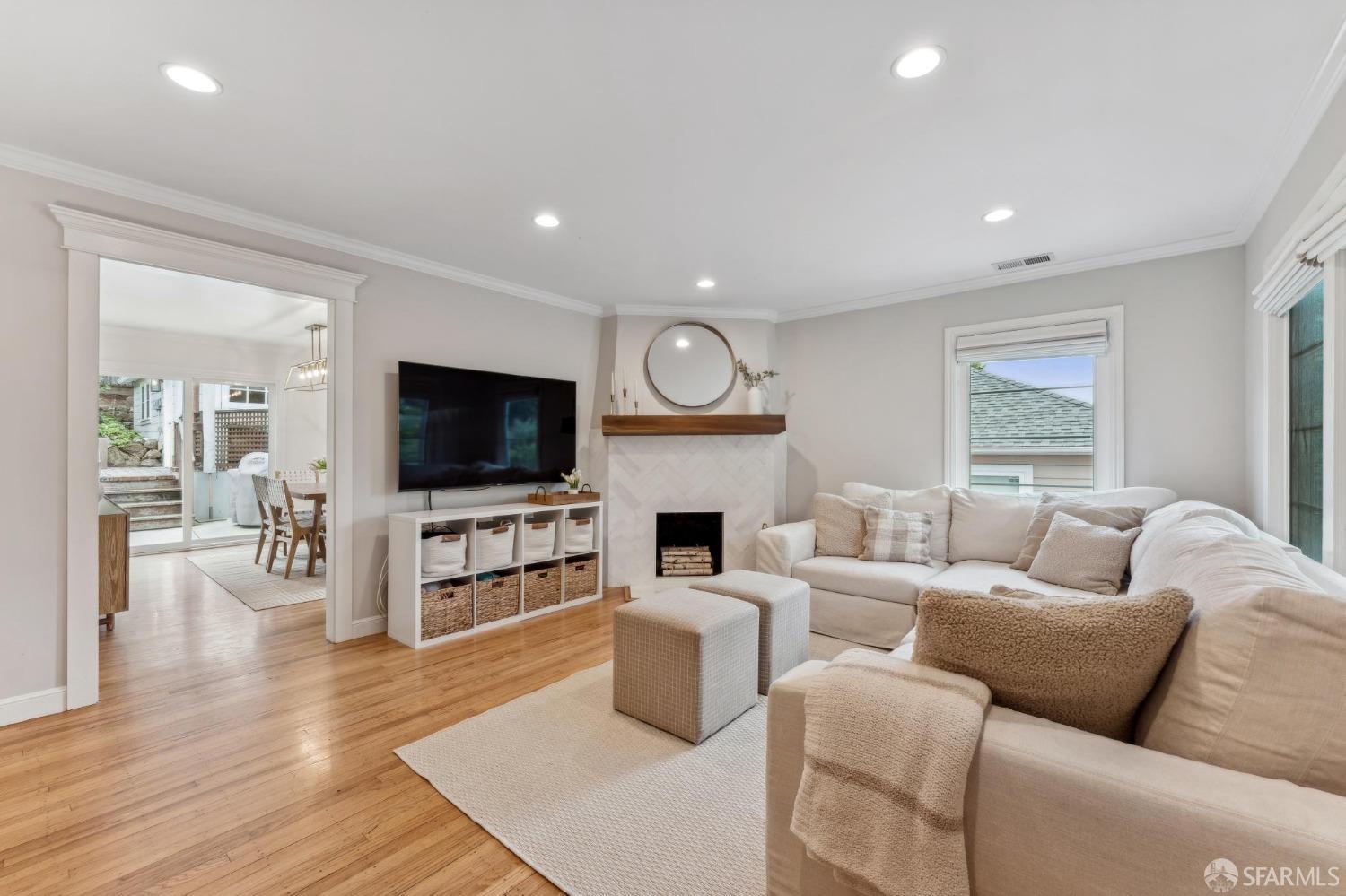 Detail Gallery Image 3 of 30 For 2705 Ponce Ave, Belmont,  CA 94002 - 2 Beds | 2 Baths