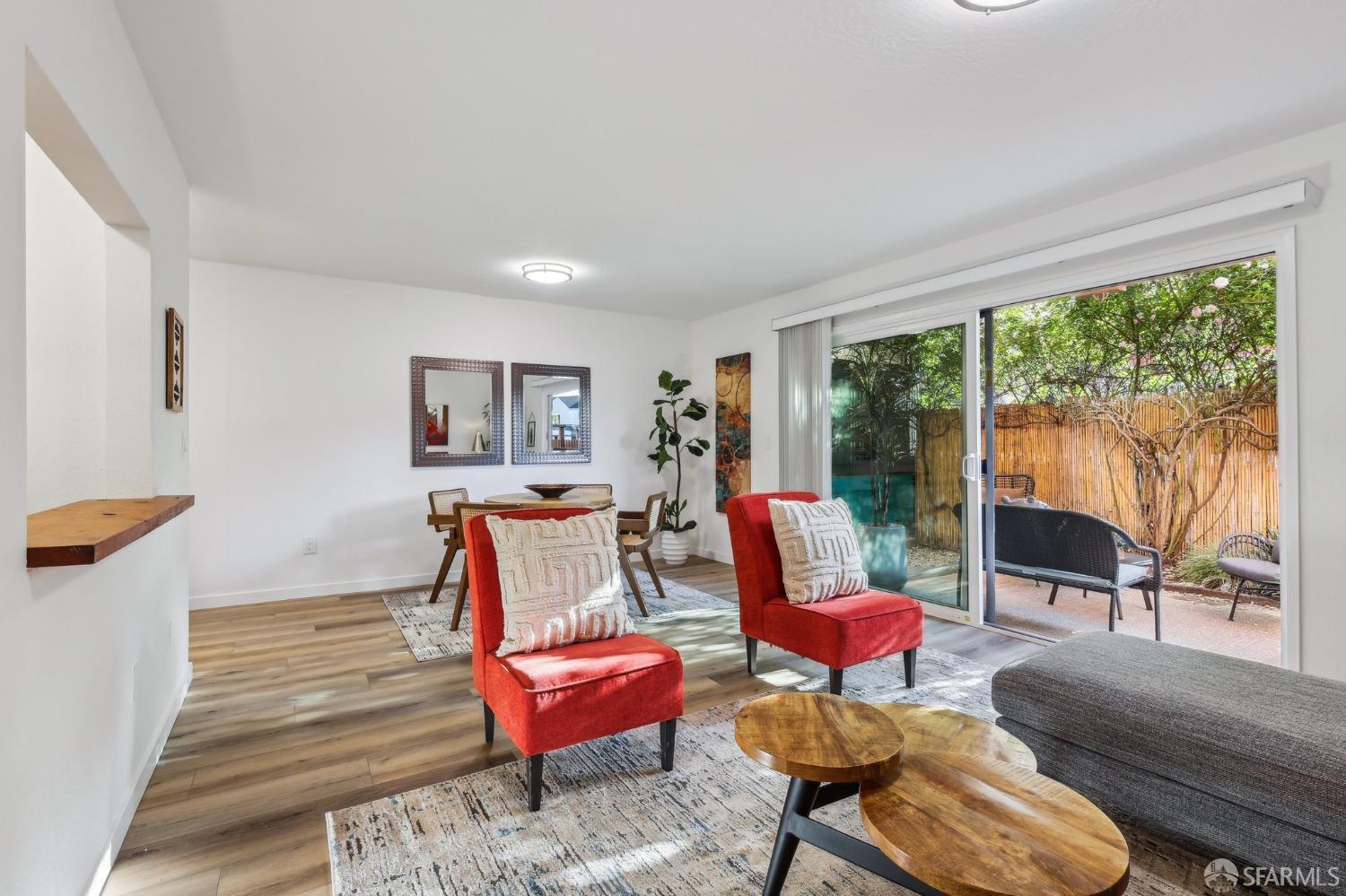 Photo #3: 425035964 Listing 