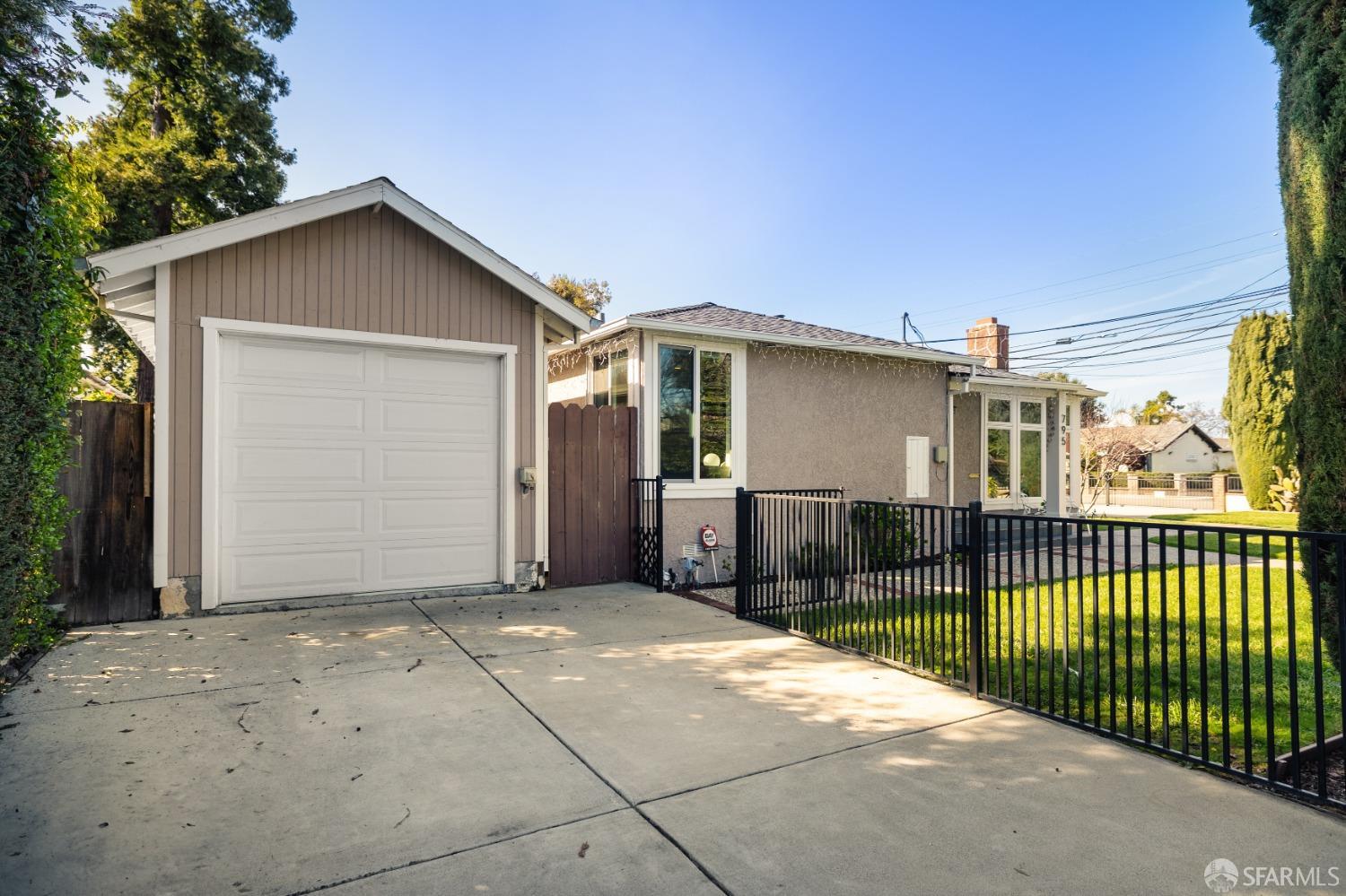Detail Gallery Image 6 of 56 For 795 9th Ave, Redwood City,  CA 94063 - 3 Beds | 1 Baths