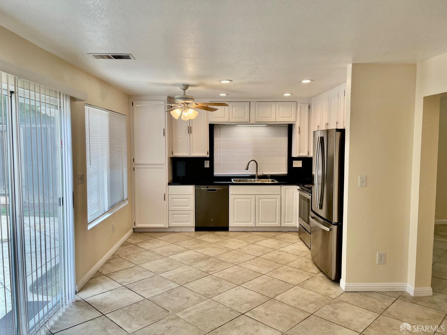 Detail Gallery Image 6 of 32 For 1713 Crater Peak Way, Antioch,  CA 94531 - 3 Beds | 2 Baths