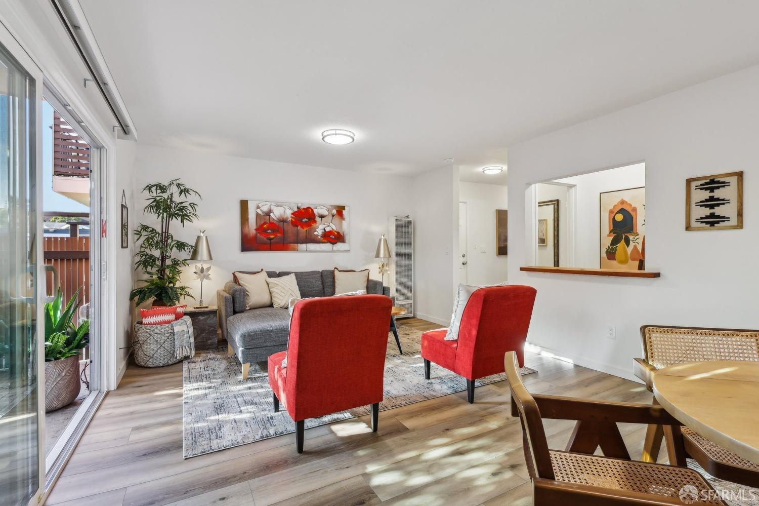 Photo #2: 425035964 Listing 