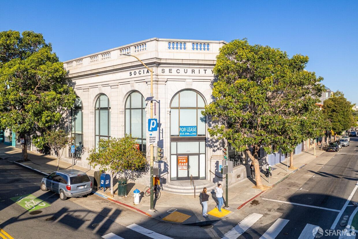 Detail Gallery Image 2 of 26 For 1098 Valencia St, San Francisco,  CA 94110 - – Beds | – Baths