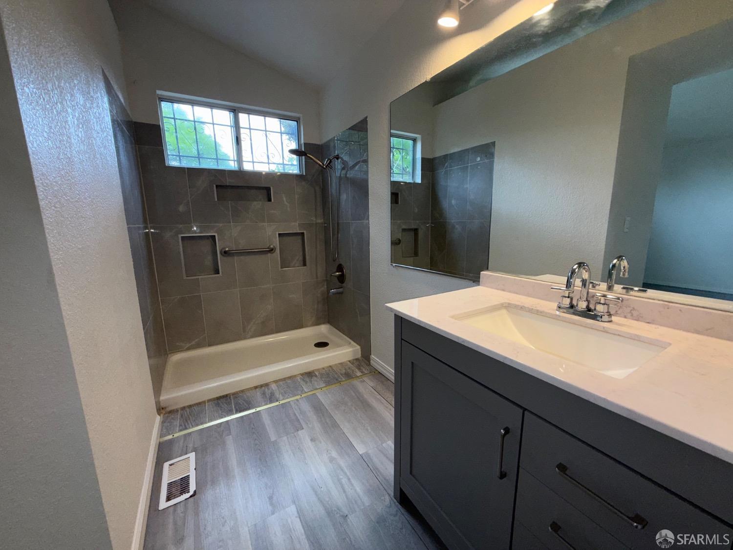 Detail Gallery Image 18 of 31 For 328 Snow Flake Way, Pittsburg,  CA 94565 - 3 Beds | 2 Baths