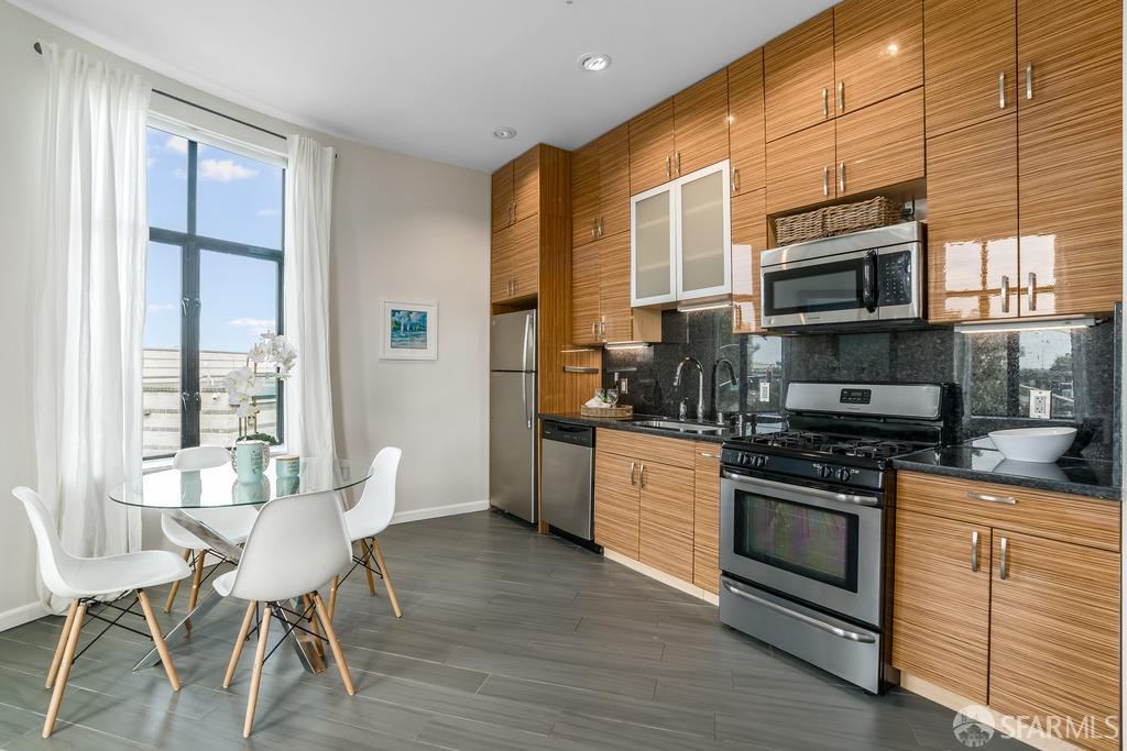 Detail Gallery Image 3 of 30 For 3801 San Pablo Ave #212,  Emeryville,  CA 94608 - 1 Beds | 1 Baths
