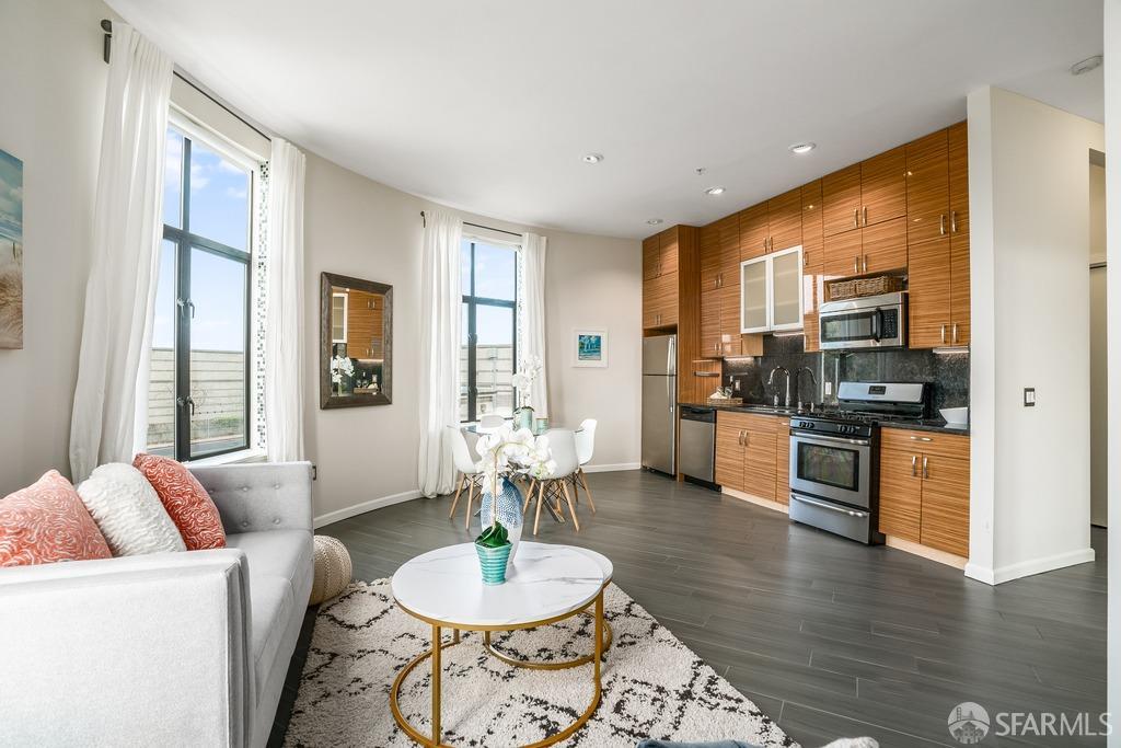Detail Gallery Image 1 of 30 For 3801 San Pablo Ave #212,  Emeryville,  CA 94608 - 1 Beds | 1 Baths