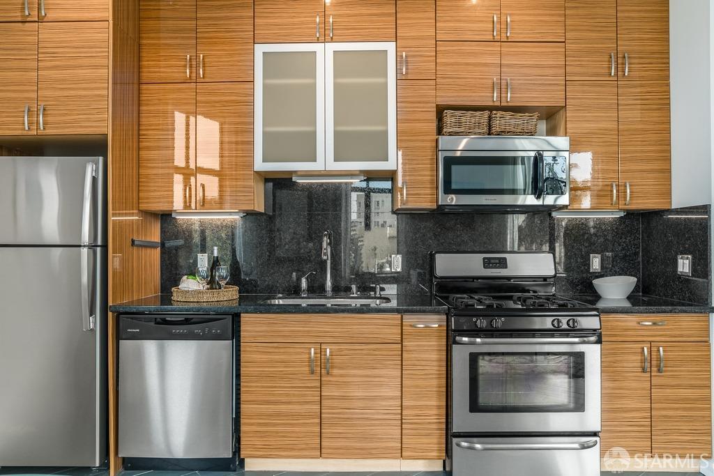 Detail Gallery Image 4 of 30 For 3801 San Pablo Ave #212,  Emeryville,  CA 94608 - 1 Beds | 1 Baths