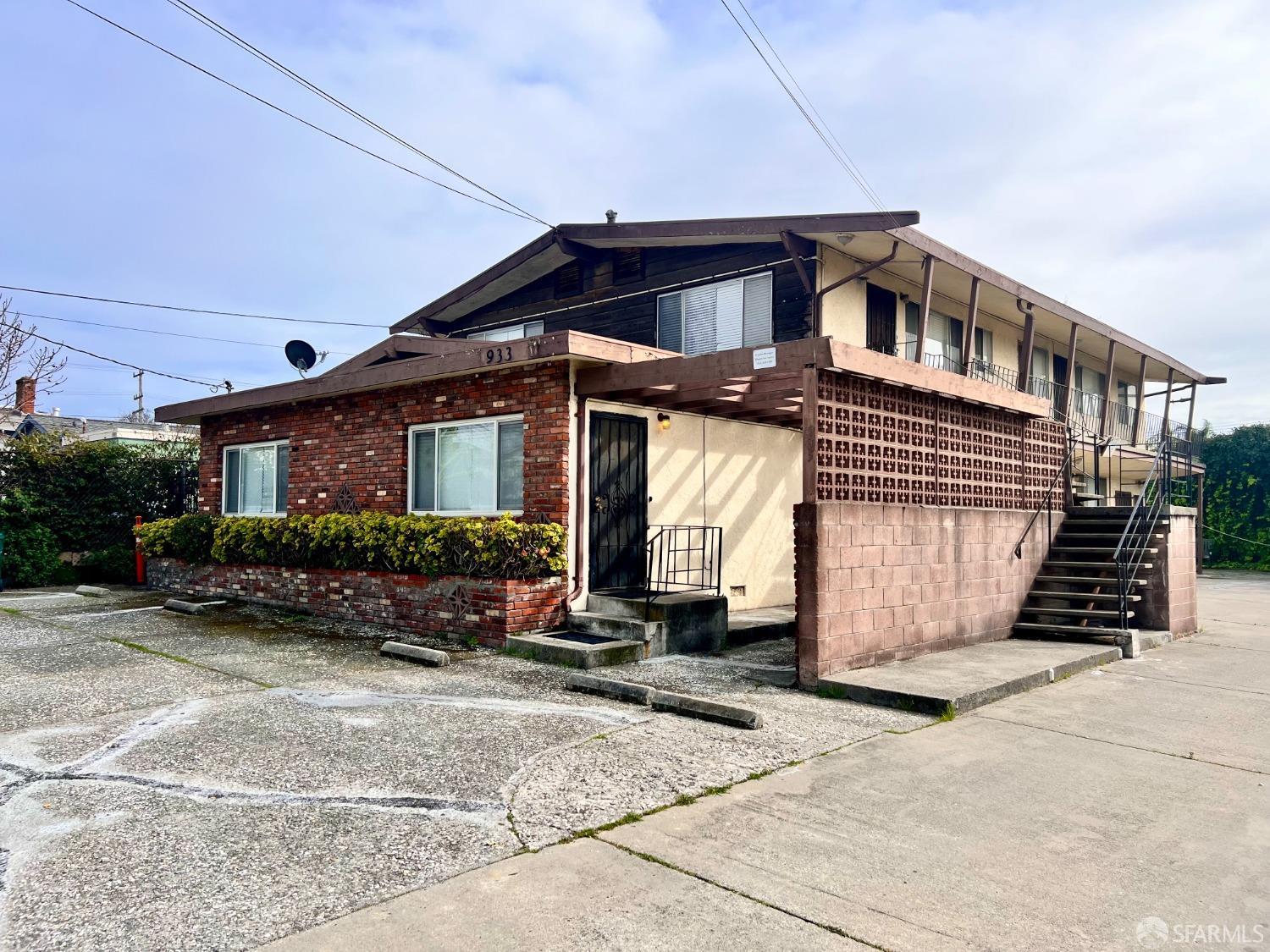 Detail Gallery Image 1 of 19 For 933 41st St, Oakland,  CA 94608 - – Beds | – Baths