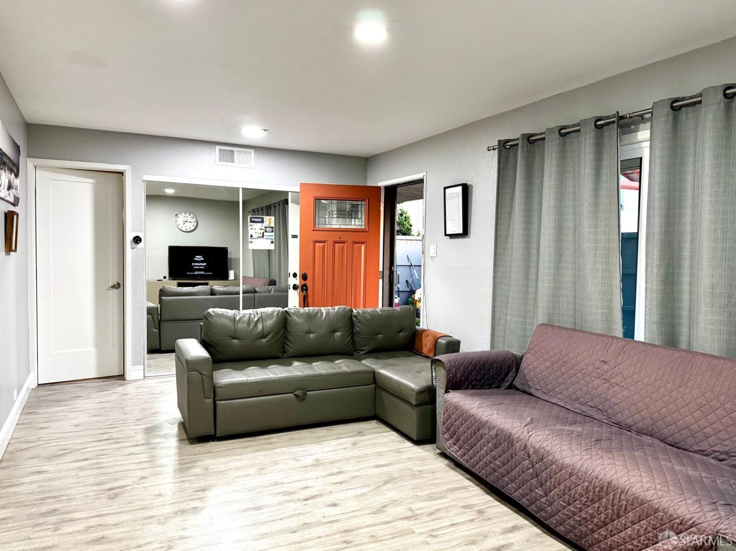 Detail Gallery Image 11 of 30 For 2103 Admiralty Ln, Foster City,  CA 94404 - 2 Beds | 2 Baths