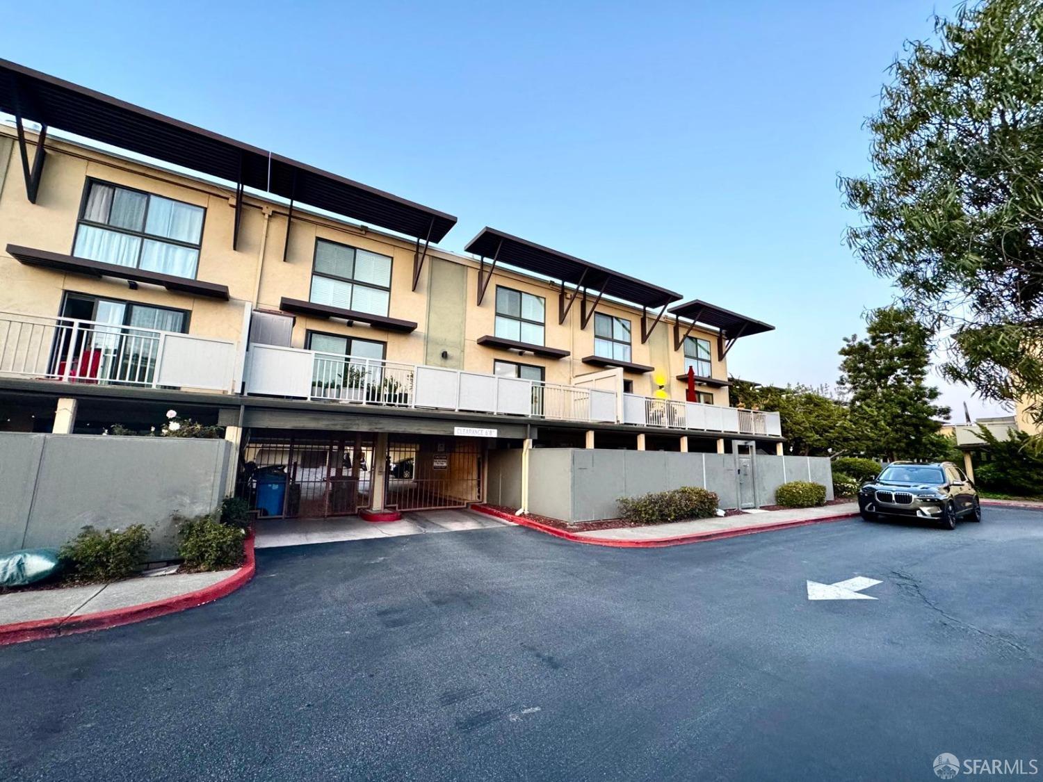 Detail Gallery Image 1 of 30 For 2103 Admiralty Ln, Foster City,  CA 94404 - 2 Beds | 2 Baths