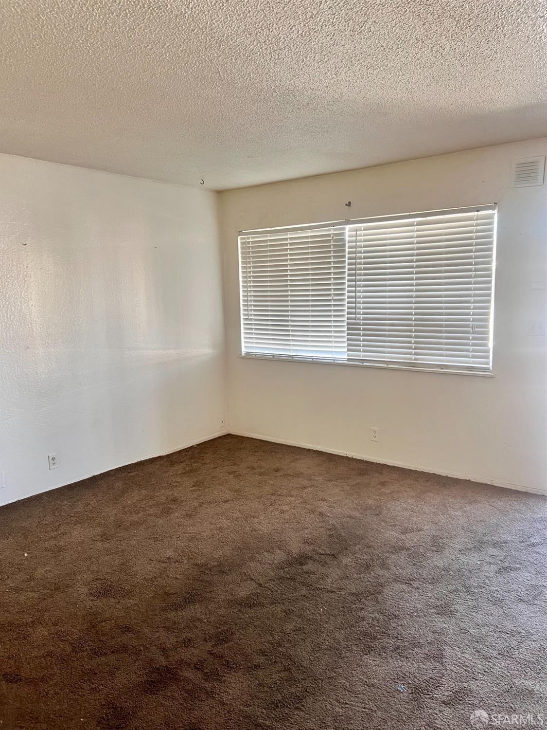 Detail Gallery Image 8 of 19 For 933 41st St, Oakland,  CA 94608 - – Beds | – Baths