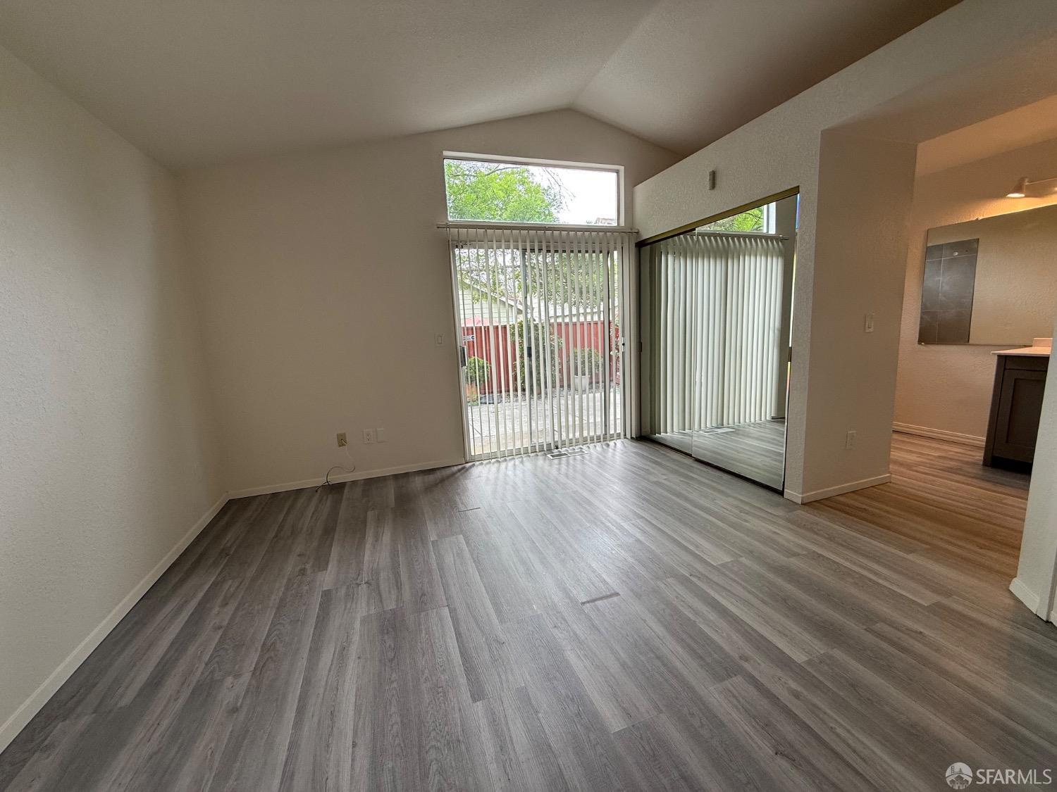 Detail Gallery Image 14 of 31 For 328 Snow Flake Way, Pittsburg,  CA 94565 - 3 Beds | 2 Baths