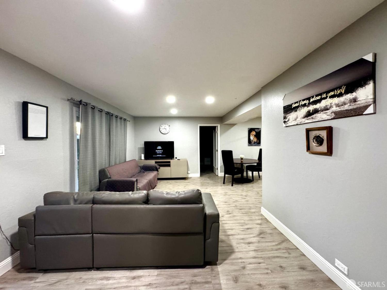 Detail Gallery Image 9 of 30 For 2103 Admiralty Ln, Foster City,  CA 94404 - 2 Beds | 2 Baths