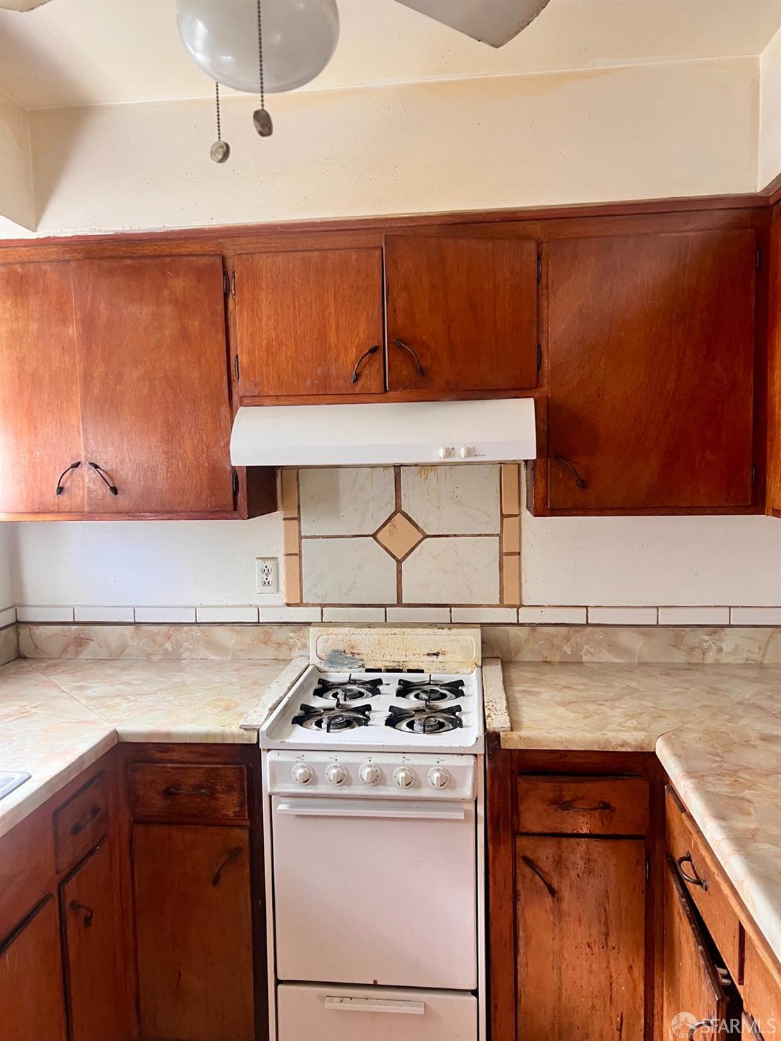 Detail Gallery Image 6 of 19 For 933 41st St, Oakland,  CA 94608 - – Beds | – Baths