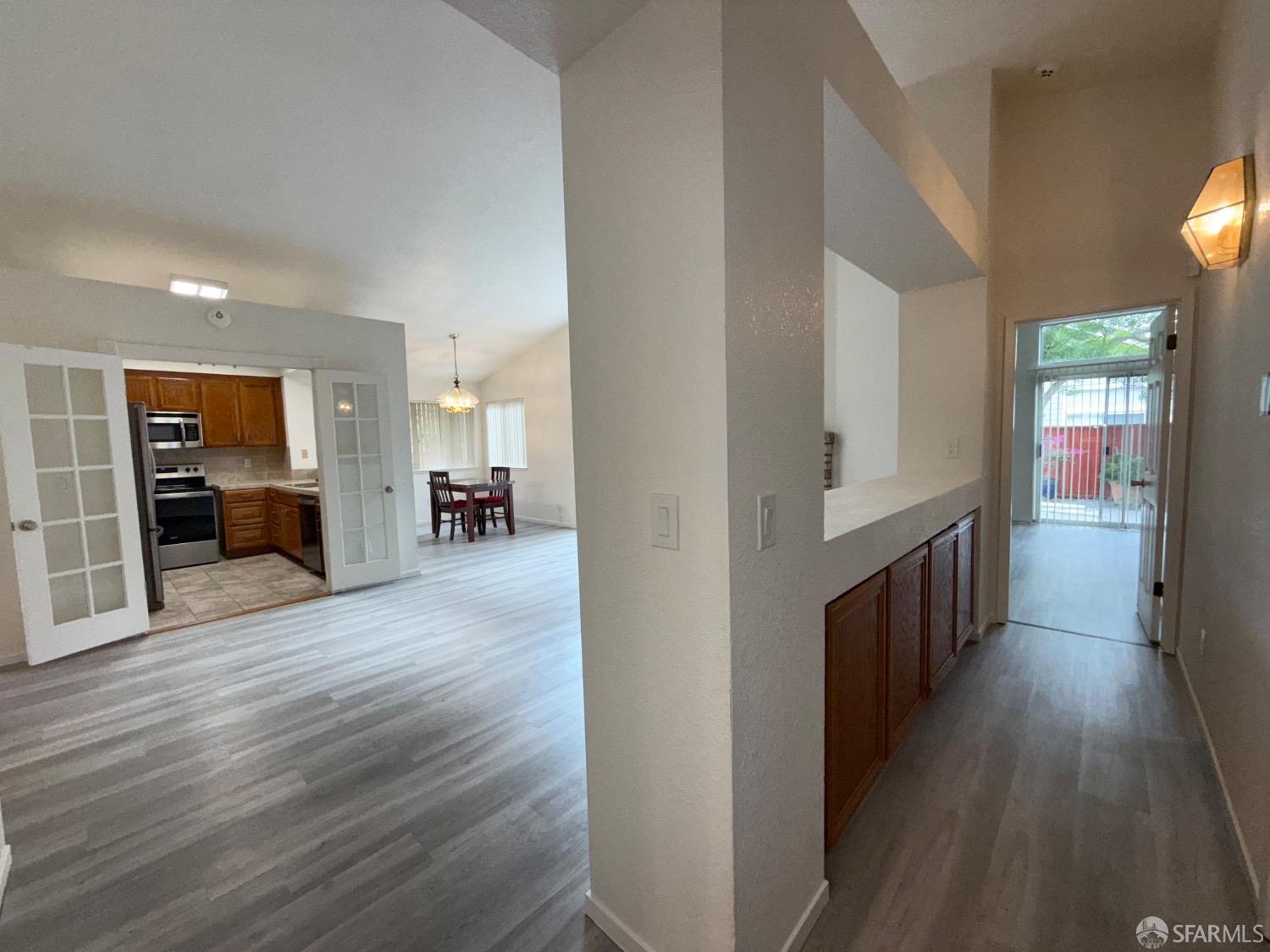 Detail Gallery Image 8 of 31 For 328 Snow Flake Way, Pittsburg,  CA 94565 - 3 Beds | 2 Baths