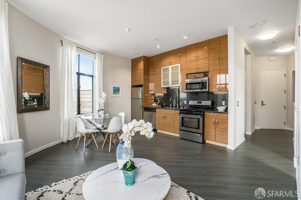 Detail Gallery Image 2 of 30 For 3801 San Pablo Ave #212,  Emeryville,  CA 94608 - 1 Beds | 1 Baths