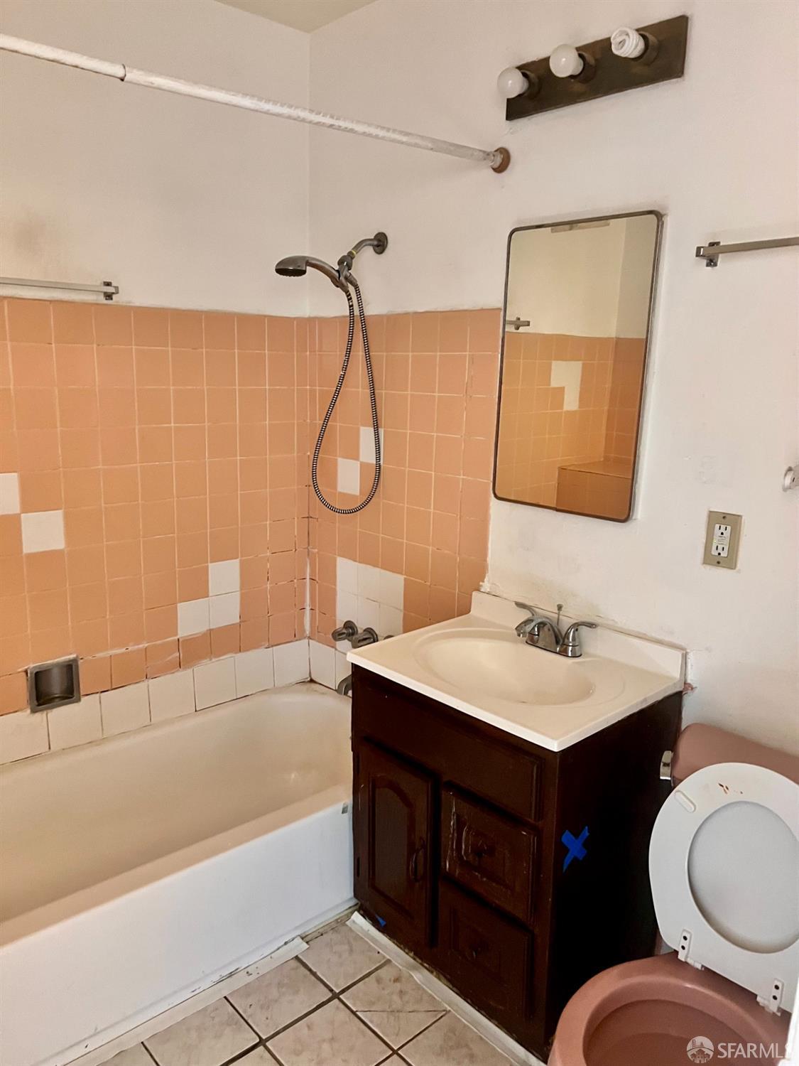 Detail Gallery Image 12 of 19 For 933 41st St, Oakland,  CA 94608 - – Beds | – Baths