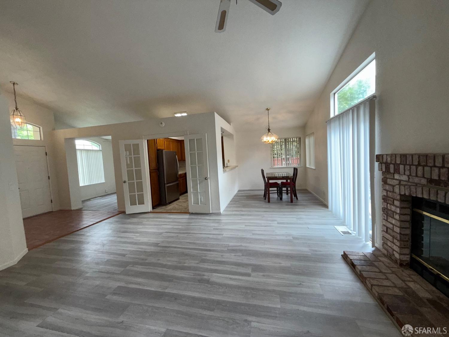 Detail Gallery Image 11 of 31 For 328 Snow Flake Way, Pittsburg,  CA 94565 - 3 Beds | 2 Baths