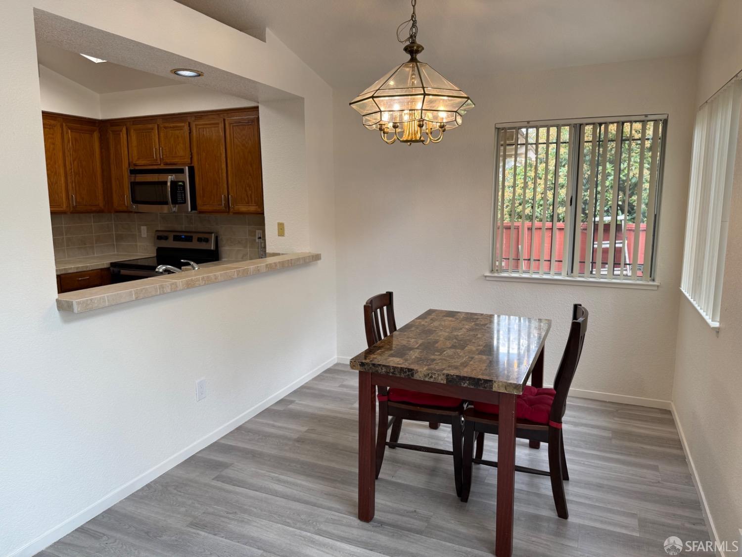 Detail Gallery Image 7 of 31 For 328 Snow Flake Way, Pittsburg,  CA 94565 - 3 Beds | 2 Baths