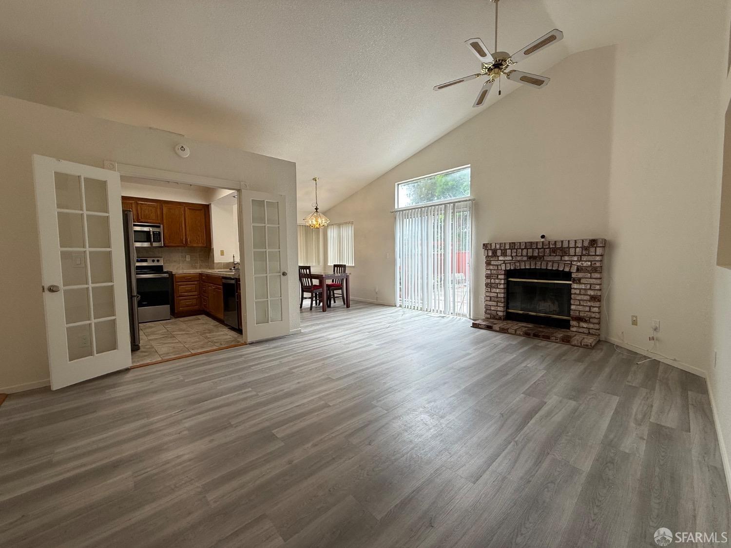 Detail Gallery Image 9 of 31 For 328 Snow Flake Way, Pittsburg,  CA 94565 - 3 Beds | 2 Baths