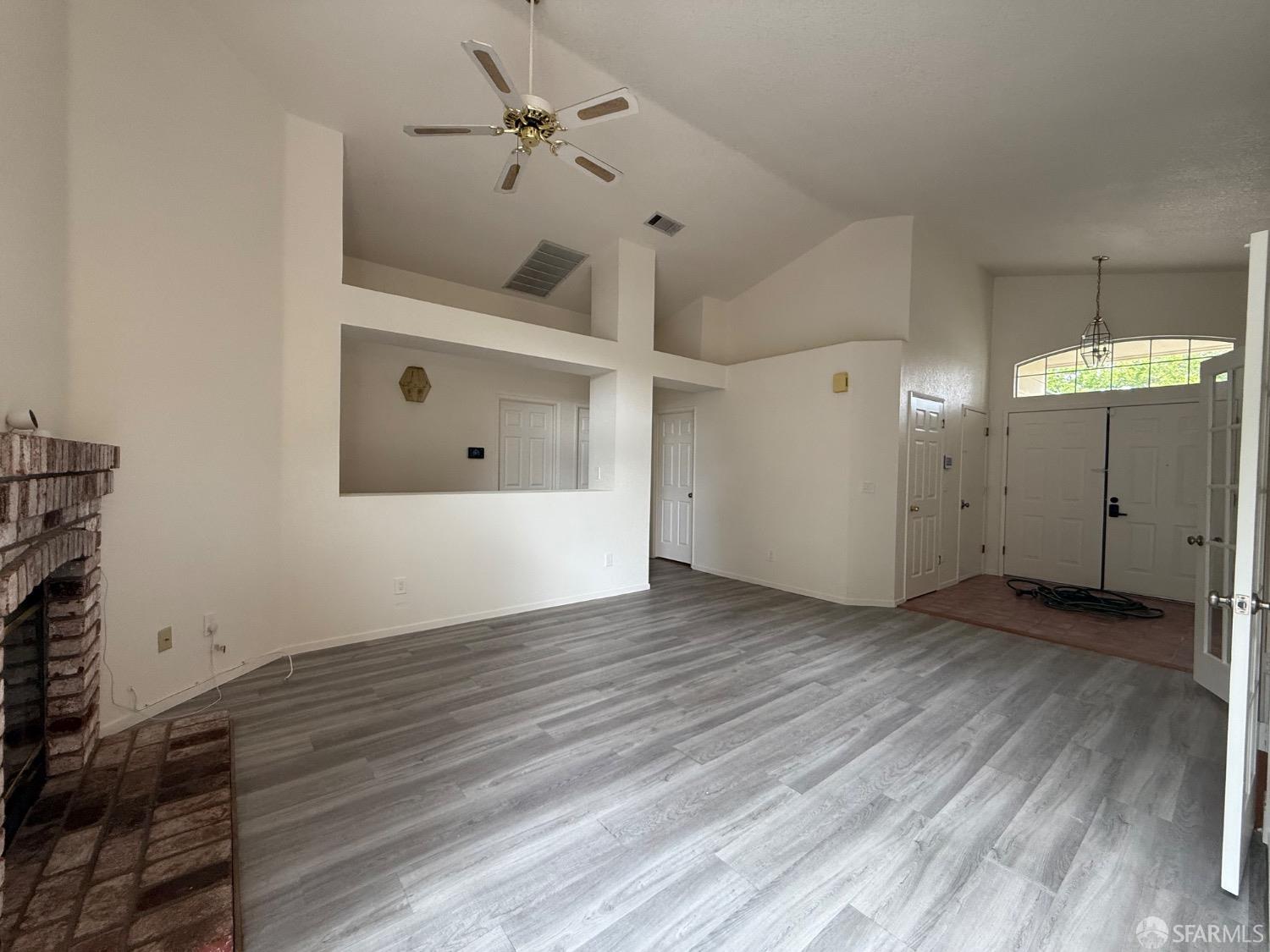 Detail Gallery Image 12 of 31 For 328 Snow Flake Way, Pittsburg,  CA 94565 - 3 Beds | 2 Baths