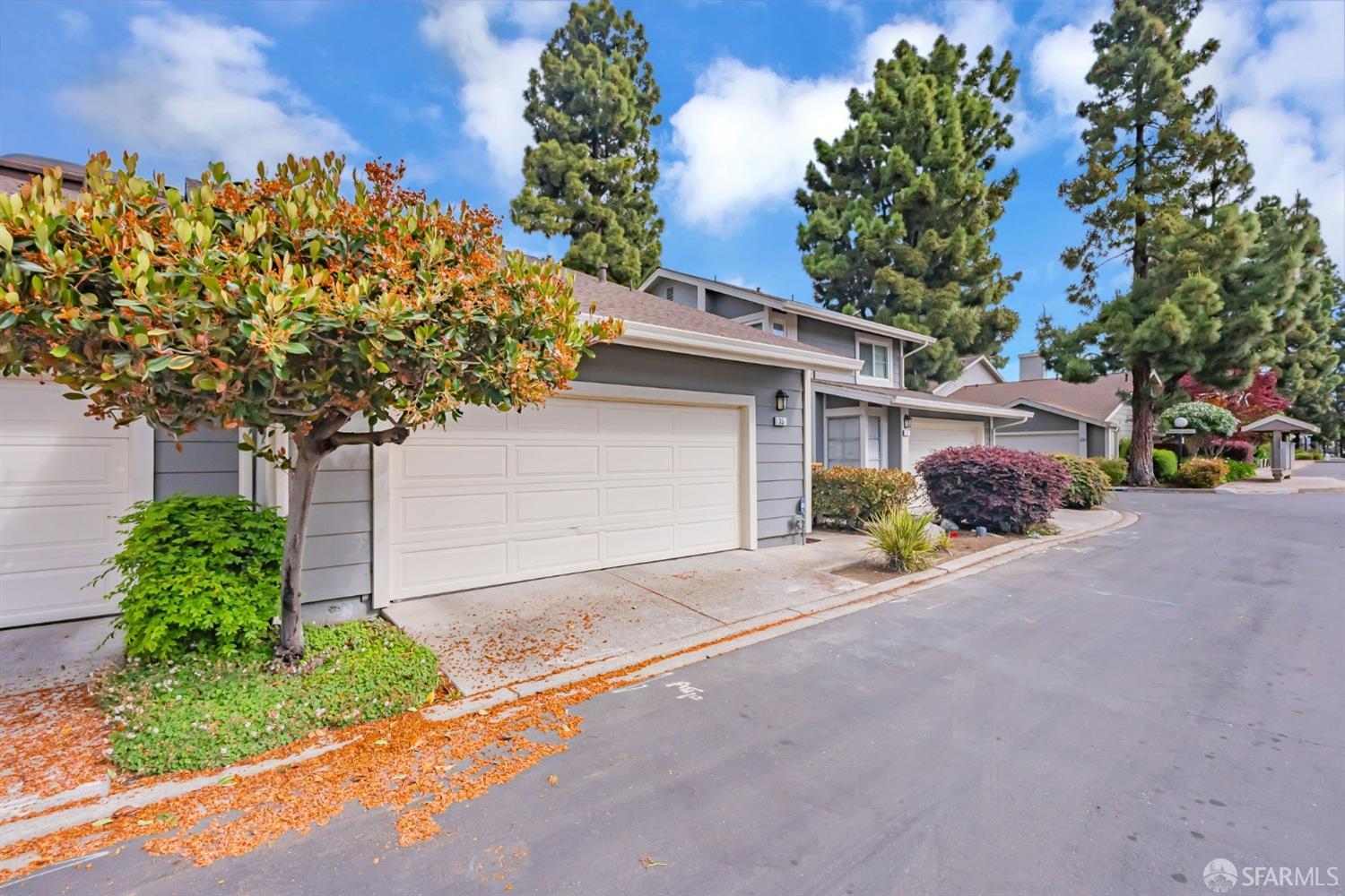 Detail Gallery Image 3 of 35 For 35 Cornwall Way, San Leandro,  CA 94577 - 3 Beds | 3 Baths