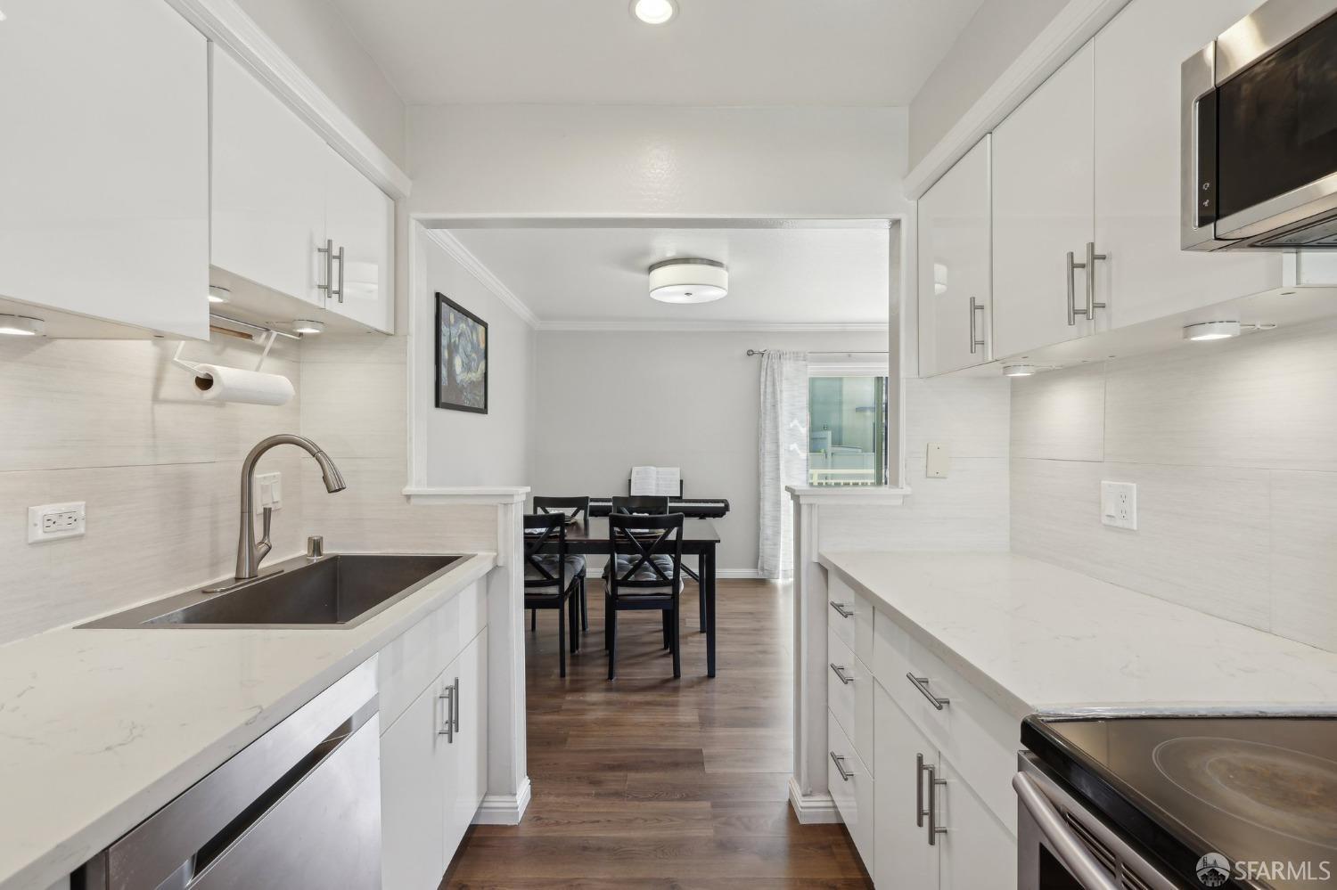 Detail Gallery Image 8 of 38 For 7212 Admiralty Ln, Foster City,  CA 94404 - 2 Beds | 1/1 Baths