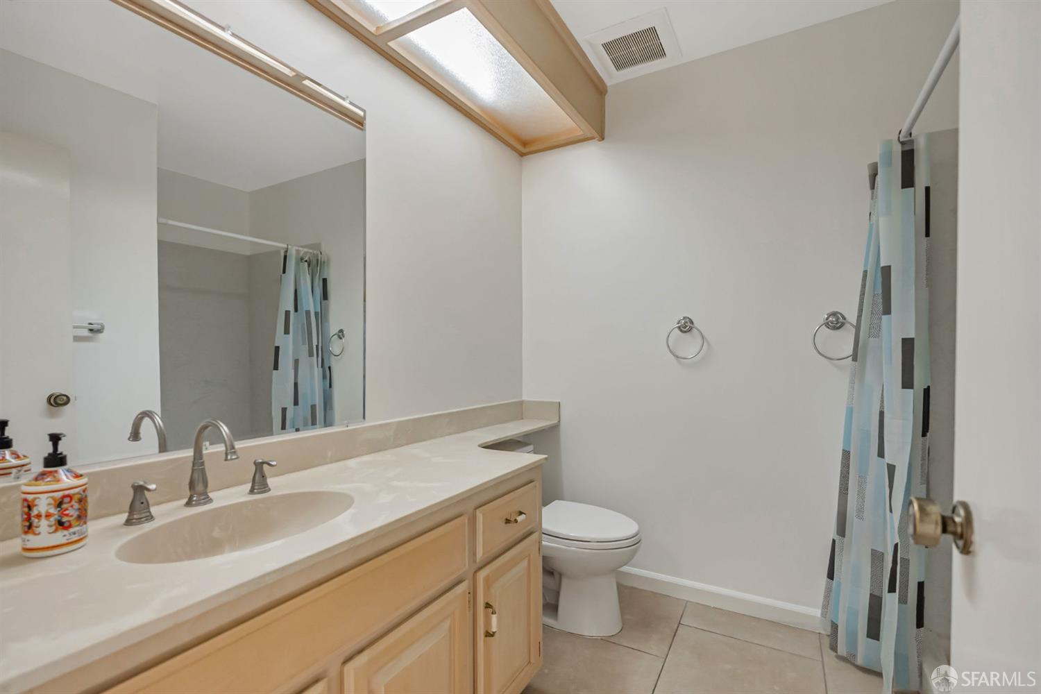 Detail Gallery Image 30 of 35 For 35 Cornwall Way, San Leandro,  CA 94577 - 3 Beds | 3 Baths