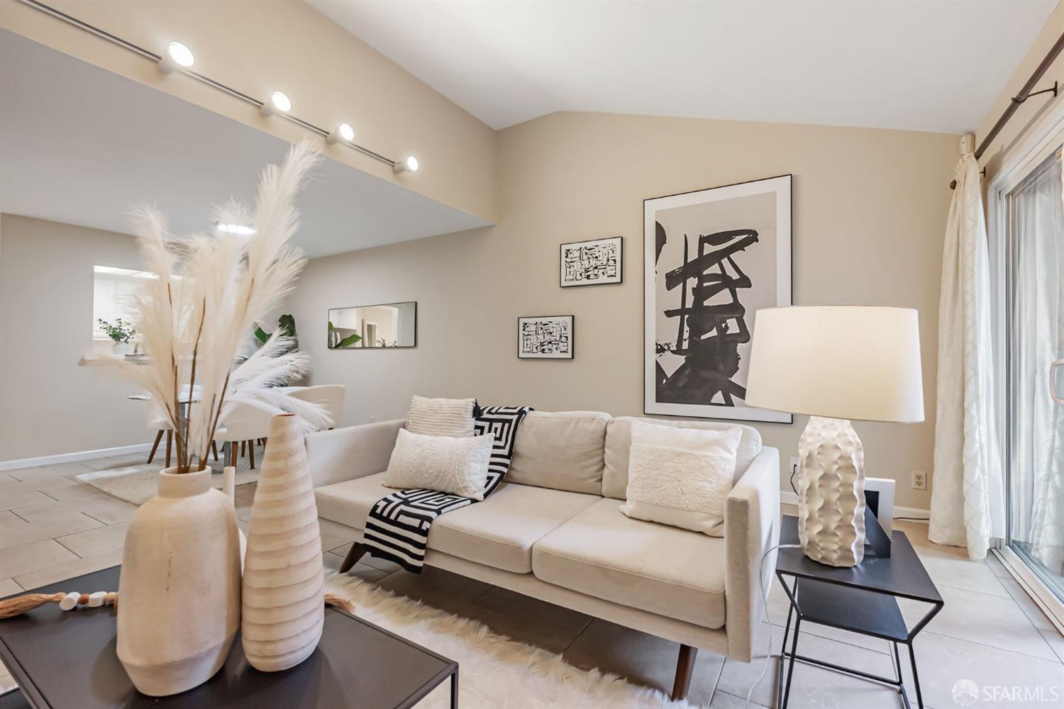 Detail Gallery Image 10 of 35 For 35 Cornwall Way, San Leandro,  CA 94577 - 3 Beds | 3 Baths