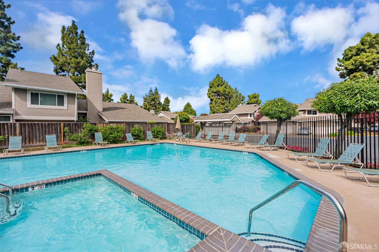 Detail Gallery Image 34 of 35 For 35 Cornwall Way, San Leandro,  CA 94577 - 3 Beds | 3 Baths