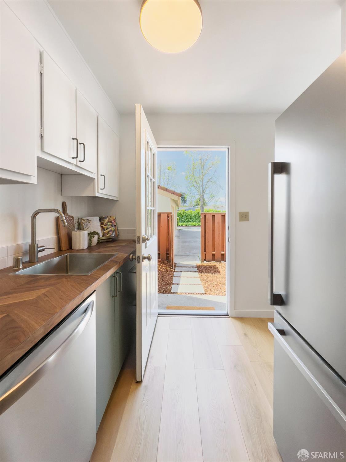 Detail Gallery Image 12 of 29 For 30 Sheffield Ct, San Pablo,  CA 94806 - 2 Beds | 1/1 Baths
