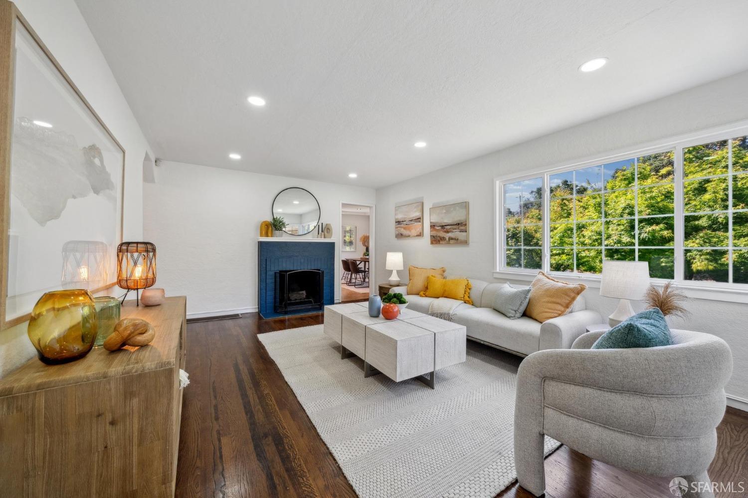 Detail Gallery Image 5 of 45 For 4600 Steele St, Oakland,  CA 94611 - 4 Beds | 2 Baths