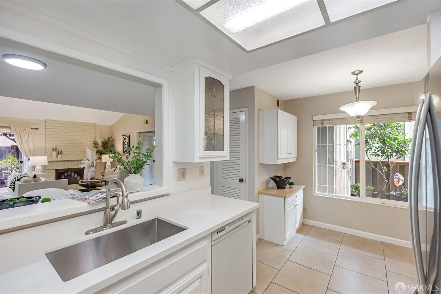 Detail Gallery Image 15 of 35 For 35 Cornwall Way, San Leandro,  CA 94577 - 3 Beds | 3 Baths