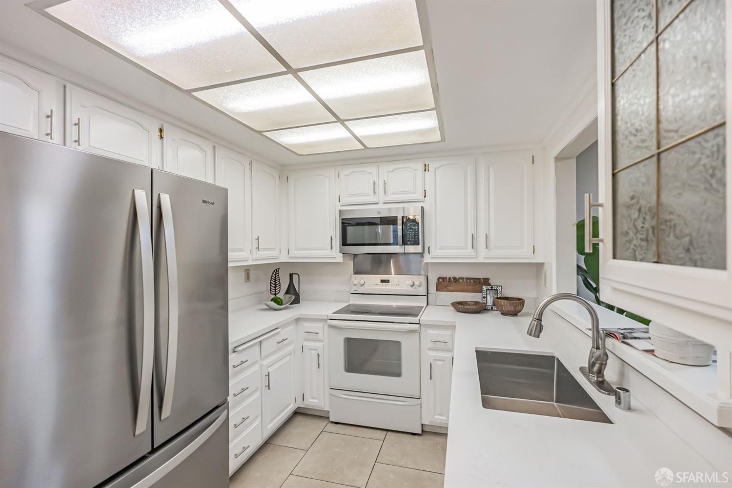 Detail Gallery Image 12 of 35 For 35 Cornwall Way, San Leandro,  CA 94577 - 3 Beds | 3 Baths