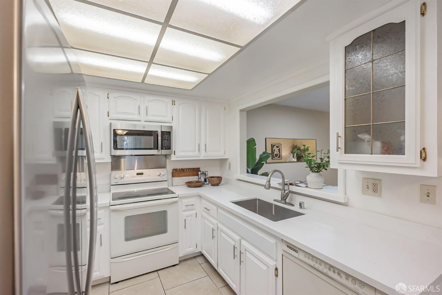 Detail Gallery Image 13 of 35 For 35 Cornwall Way, San Leandro,  CA 94577 - 3 Beds | 3 Baths
