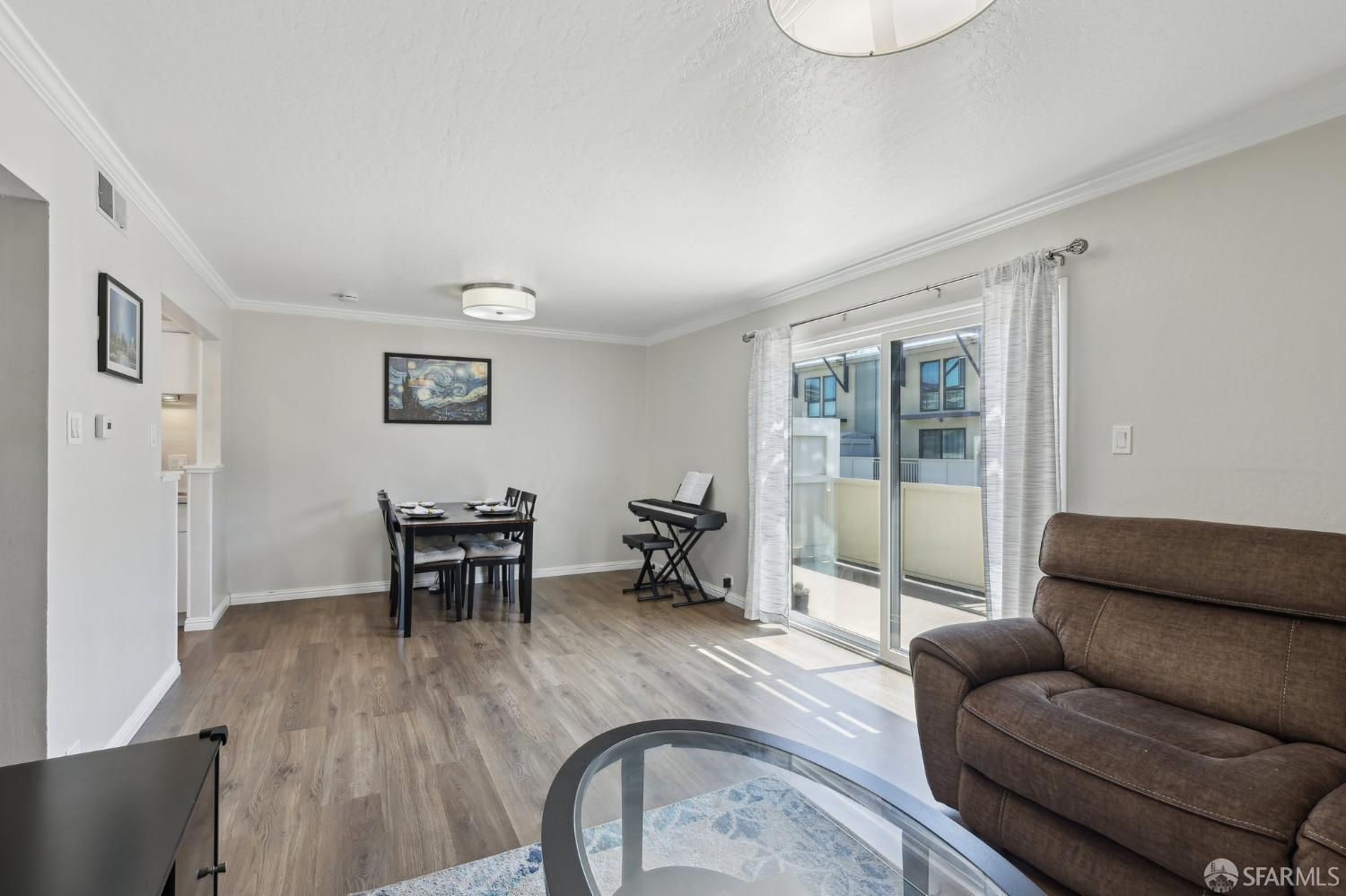Detail Gallery Image 5 of 38 For 7212 Admiralty Ln, Foster City,  CA 94404 - 2 Beds | 1/1 Baths