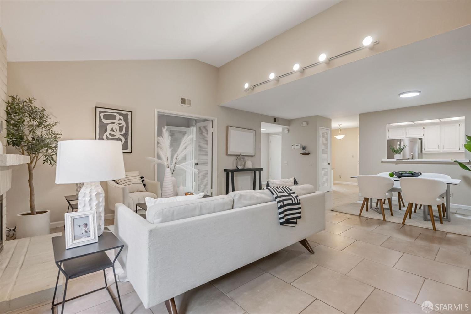 Detail Gallery Image 9 of 35 For 35 Cornwall Way, San Leandro,  CA 94577 - 3 Beds | 3 Baths