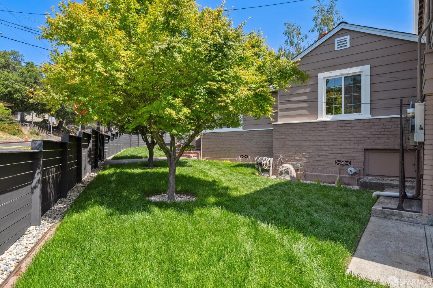 Detail Gallery Image 30 of 45 For 4600 Steele St, Oakland,  CA 94611 - 4 Beds | 2 Baths