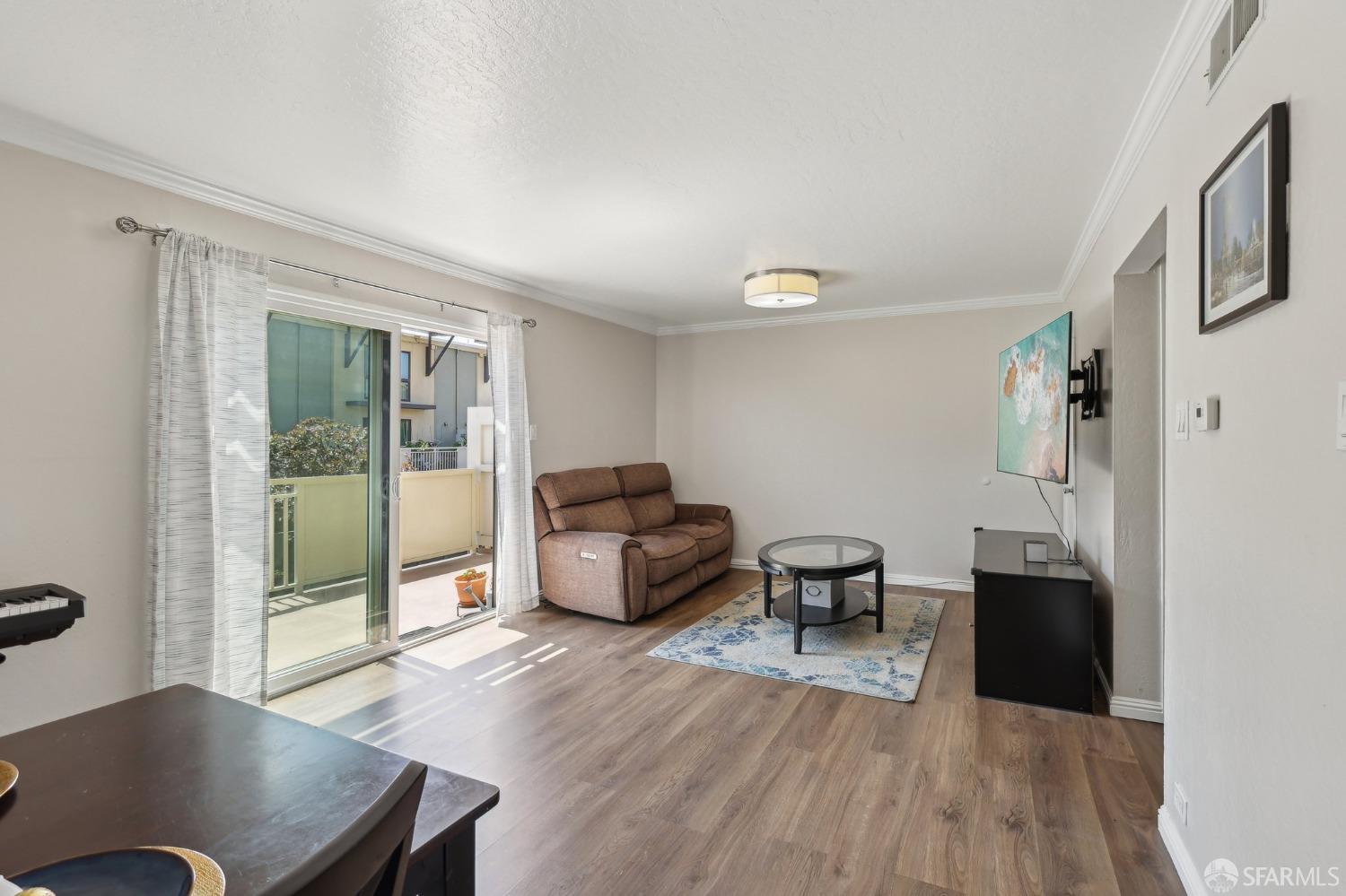 Detail Gallery Image 3 of 38 For 7212 Admiralty Ln, Foster City,  CA 94404 - 2 Beds | 1/1 Baths