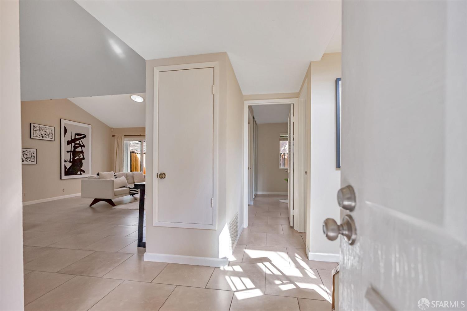 Detail Gallery Image 6 of 35 For 35 Cornwall Way, San Leandro,  CA 94577 - 3 Beds | 3 Baths