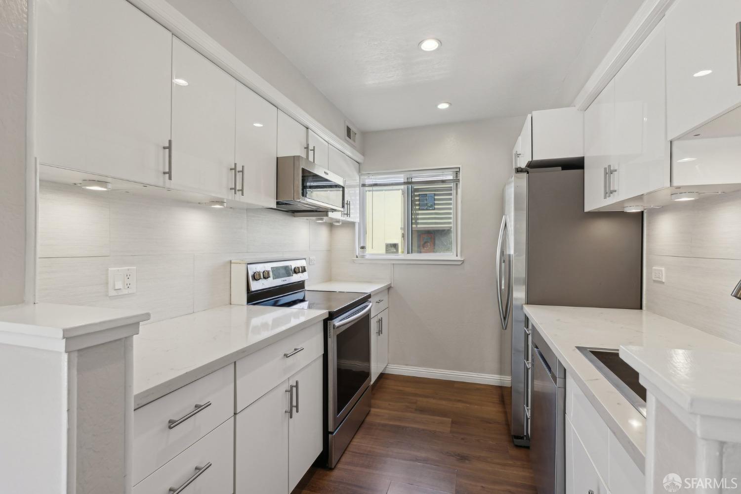 Detail Gallery Image 9 of 38 For 7212 Admiralty Ln, Foster City,  CA 94404 - 2 Beds | 1/1 Baths