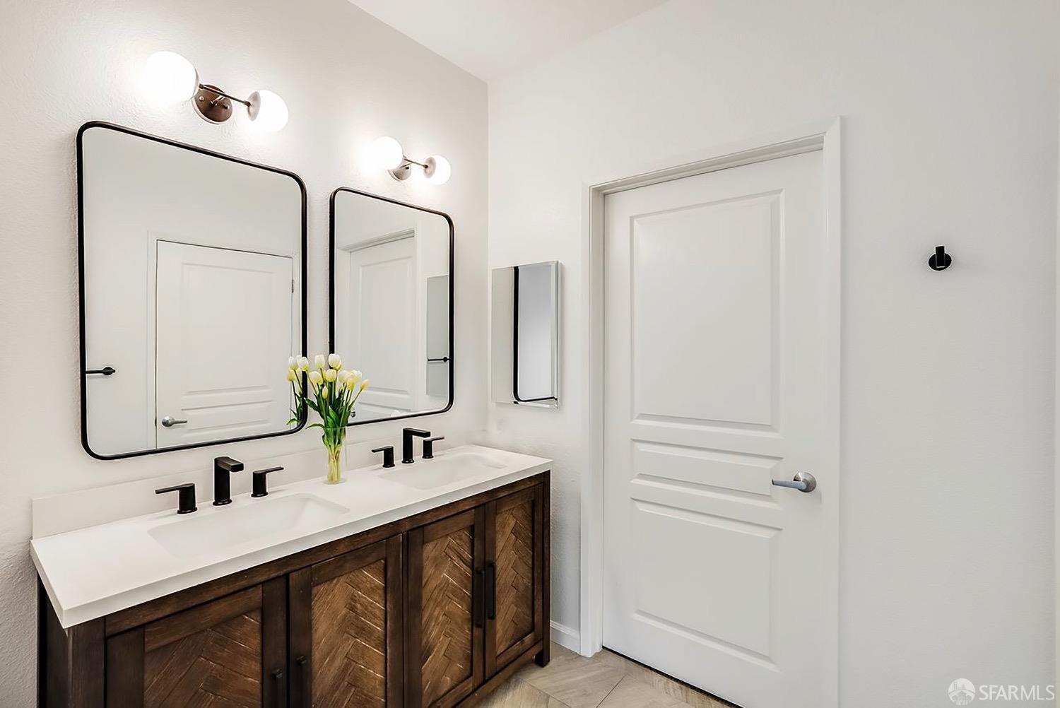 Detail Gallery Image 11 of 35 For 1 Crescent Way #1301,  San Francisco,  CA 94134 - 2 Beds | 2 Baths