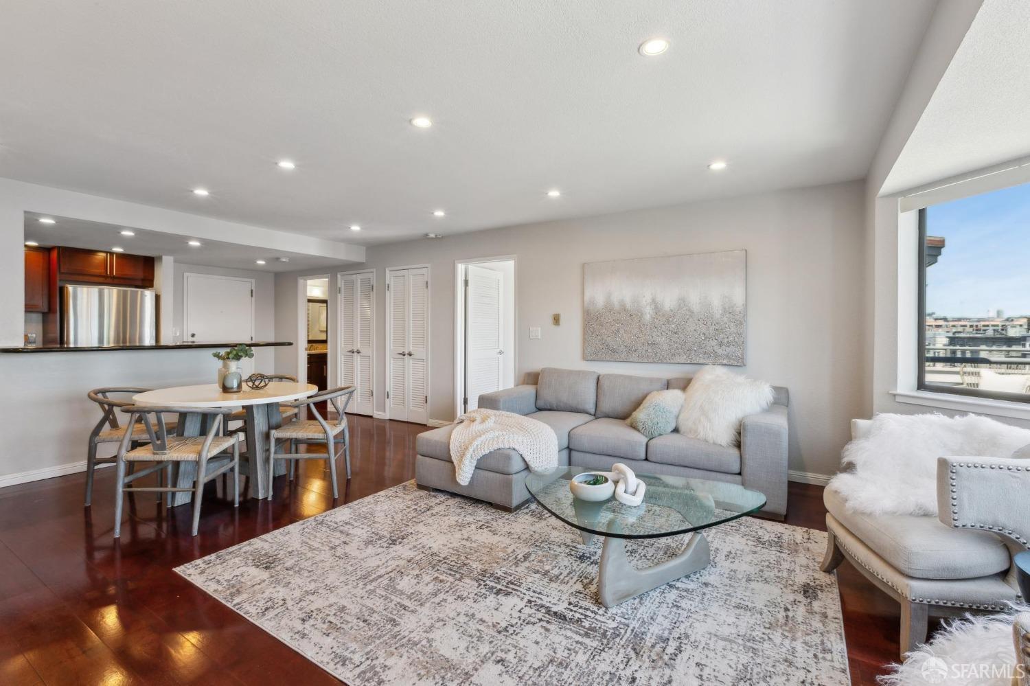 Photo #3: 425037498 Listing 