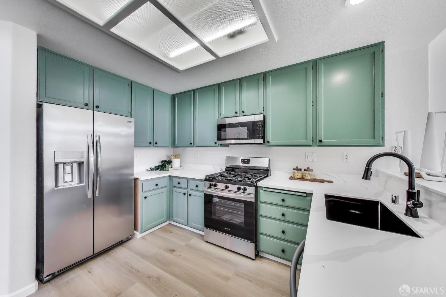 Detail Gallery Image 8 of 32 For 50 Seagull Dr, Richmond,  CA 94804 - 3 Beds | 2/1 Baths
